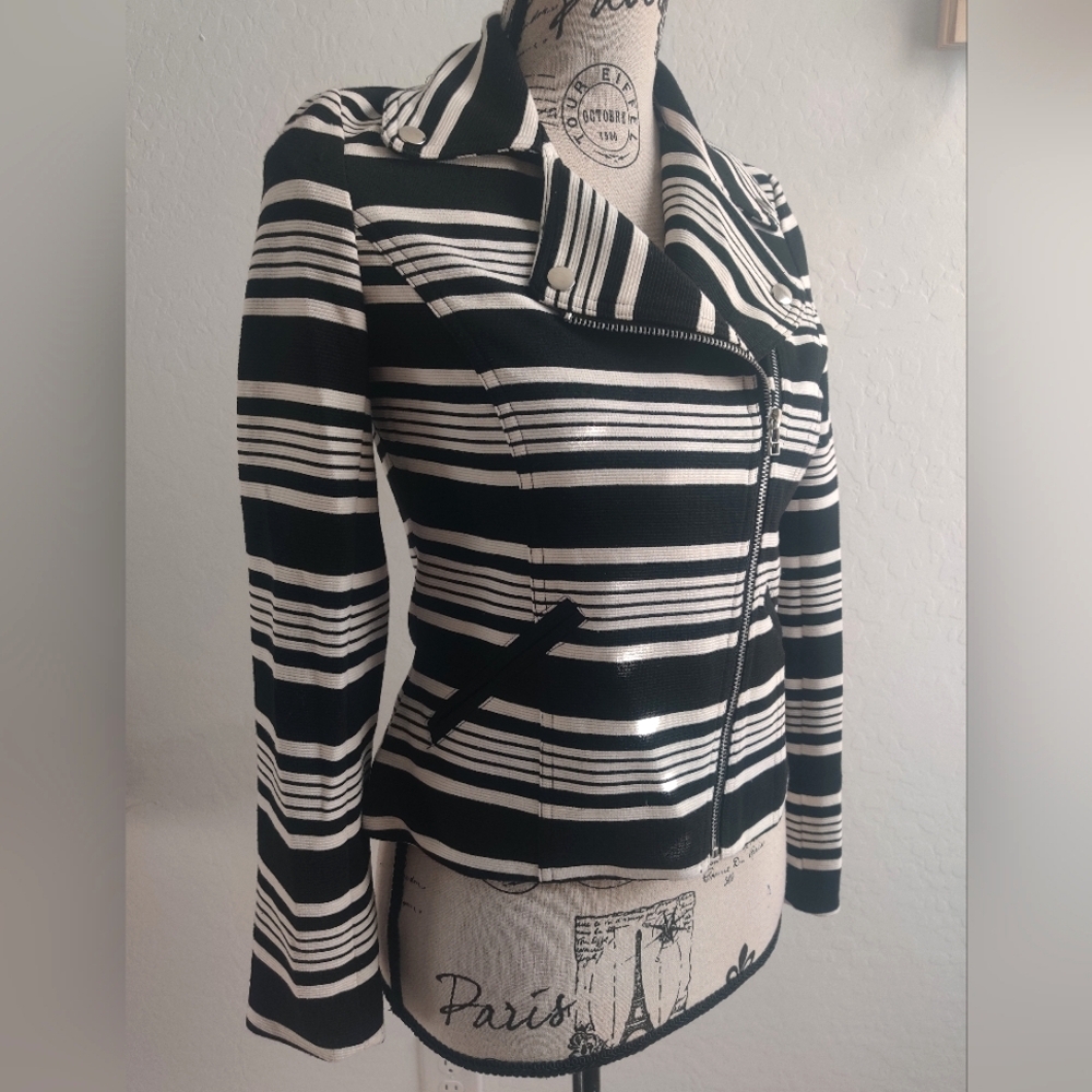 Bagatelle Black and White striped zipper jacket (XS)